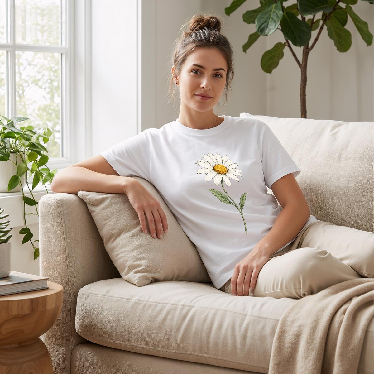 Women’s Daisy Graphic T-Shirt