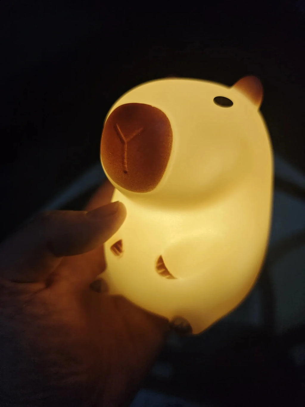 Cute Capybara Silicone LED Night Light – Soft Bedside Lamp for Kids & Bedroom Decor